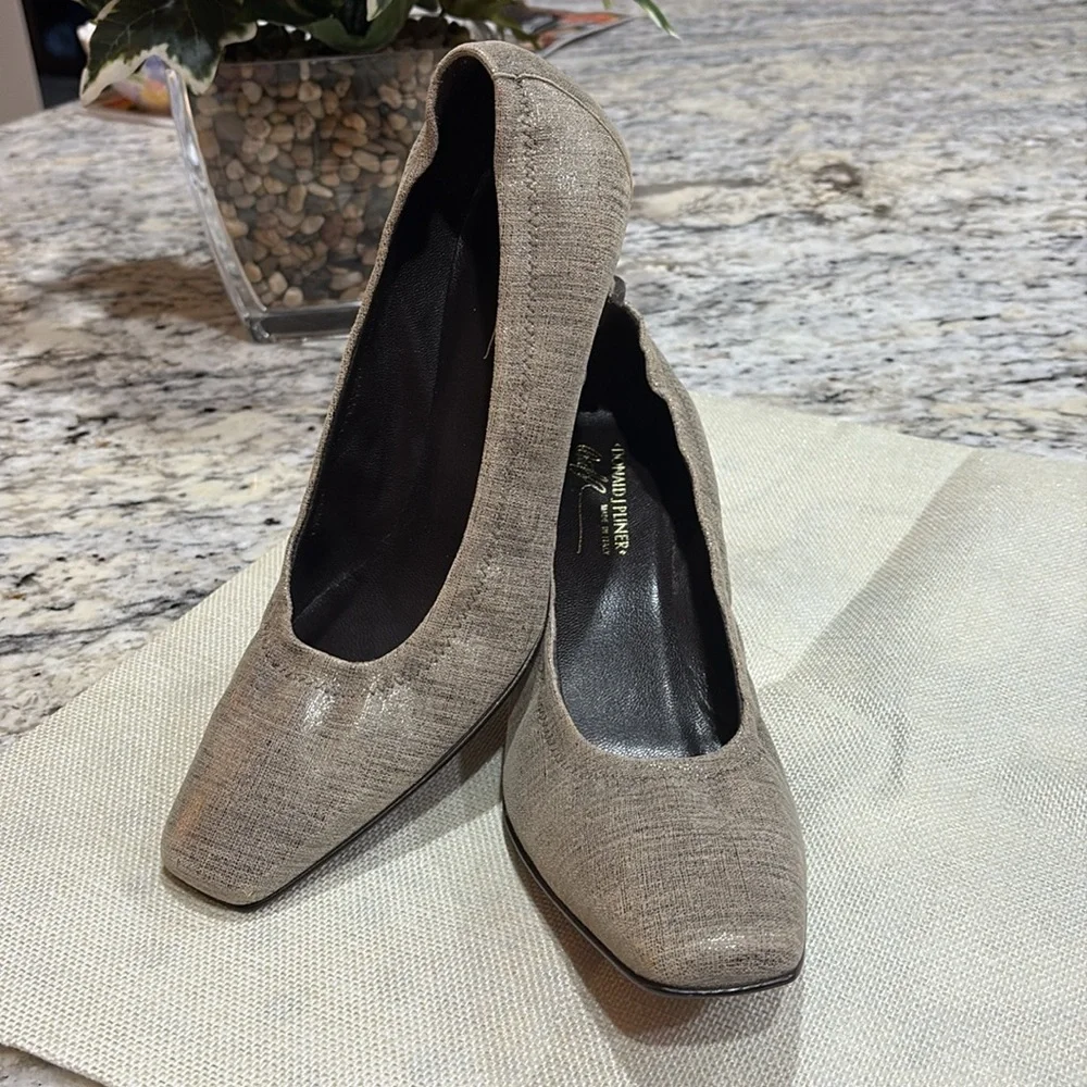 🔥 Closet Clear Out🔥. Donald Pliner kitten heels - Picture 10 of 10